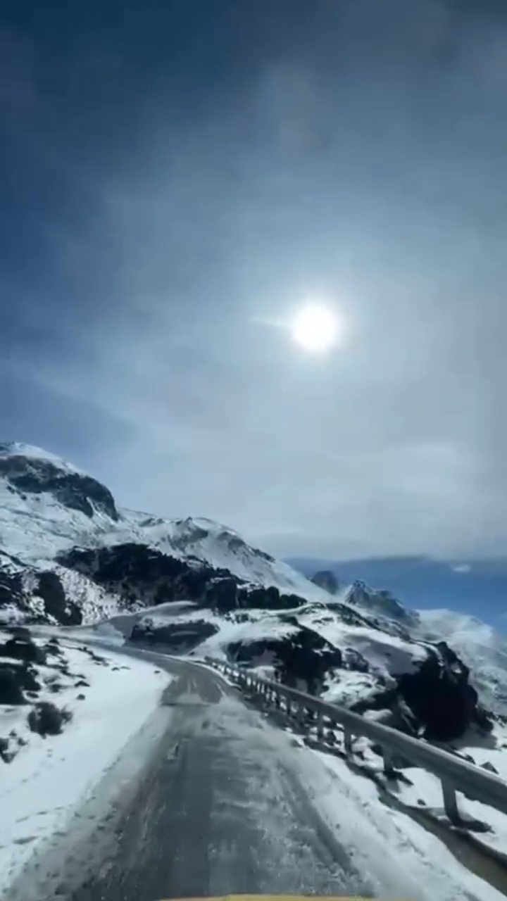 Snowy Road to Nathula Pass